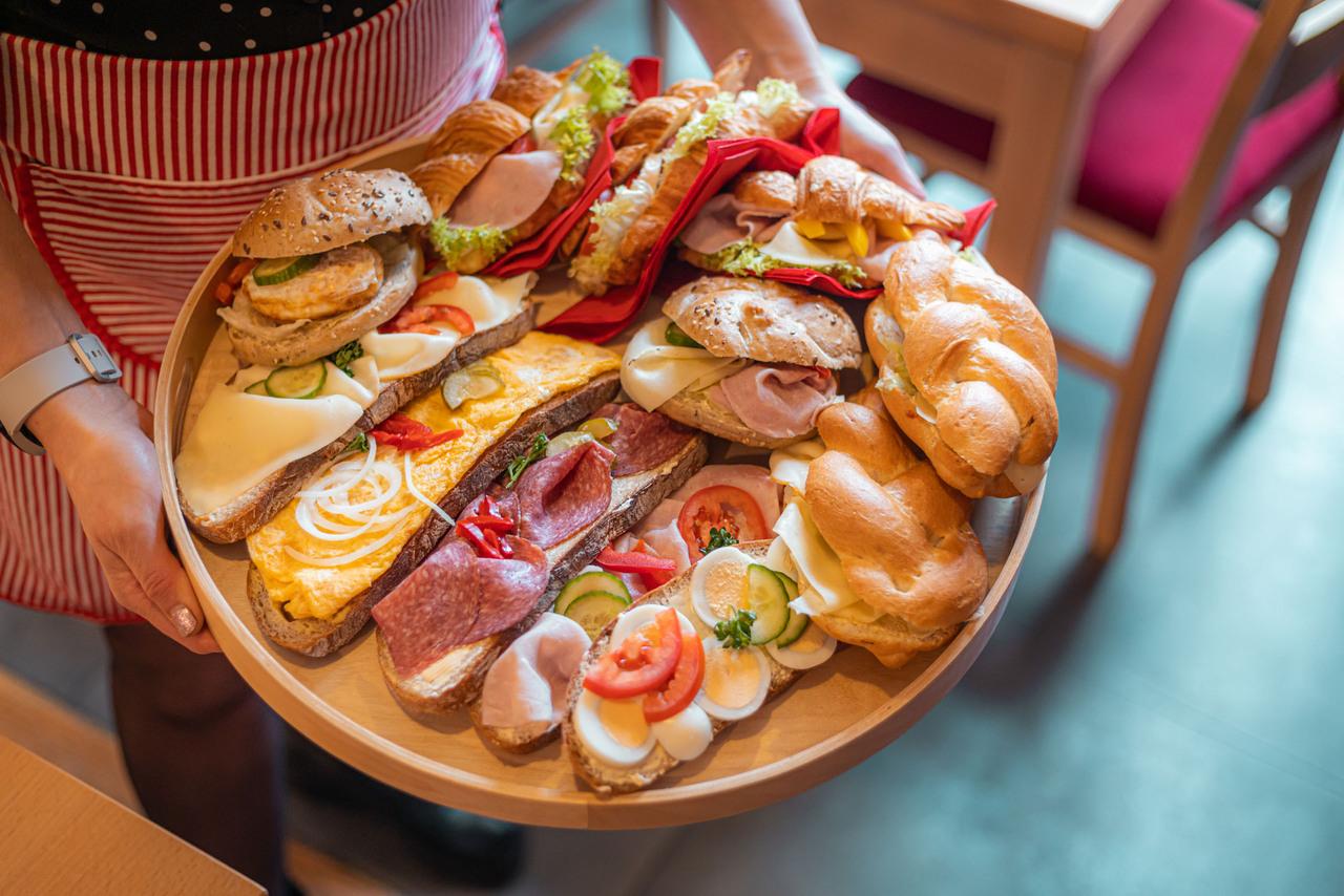 Bagety a jiné výtvory z kuchyně BISTRA.